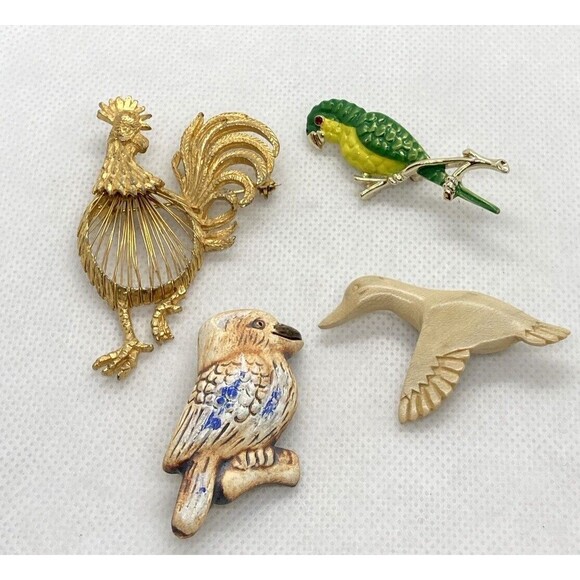 Vintage Lot 4‎ Bird Gold Tone Pin Brooch Rooster Parrot Duck Kookaburra - Picture 1 of 16
